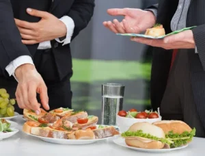 Read more about the article From Menu Design to Execution: Best Practices for Corporate Event Catering